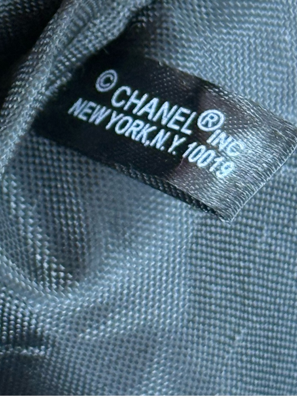 𝑵𝒆𝒘 CHANEL VIP Black Nylon Tote with faux-Patent Trim and Chain Straps - Picture 10 of 14